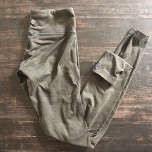 LULULEMON wunder under green camo size 4